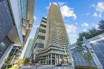 38 Annie Craig Drive 1008, Toronto, On M5v 0g9