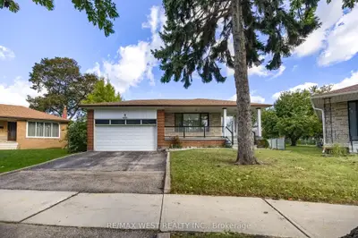 8 Carswell Place, Toronto, On M9r 3k7