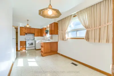 8 Carswell Place, Toronto, On M9r 3k7