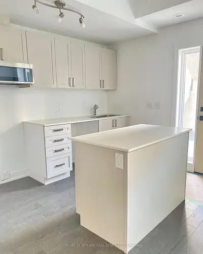 1070 Douglas Mccurdy Common 124, Mississauga, On L5g 0c6