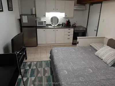 34 Penhurst Avenue B1, Toronto, On M8y 3a9