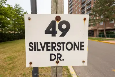 49 Silverstone Drive 1007, Toronto, On M9v 3g2