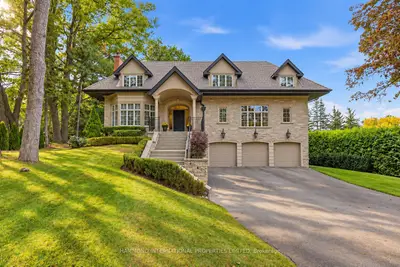 8 Country Club Drive, Toronto, On M9a 3j4