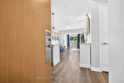 128 Grovewood Common 229, Oakville, On L6h 0x3