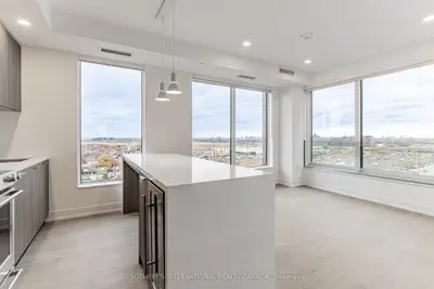 29 York Garden Way 2209, Toronto, On M6a 2v1