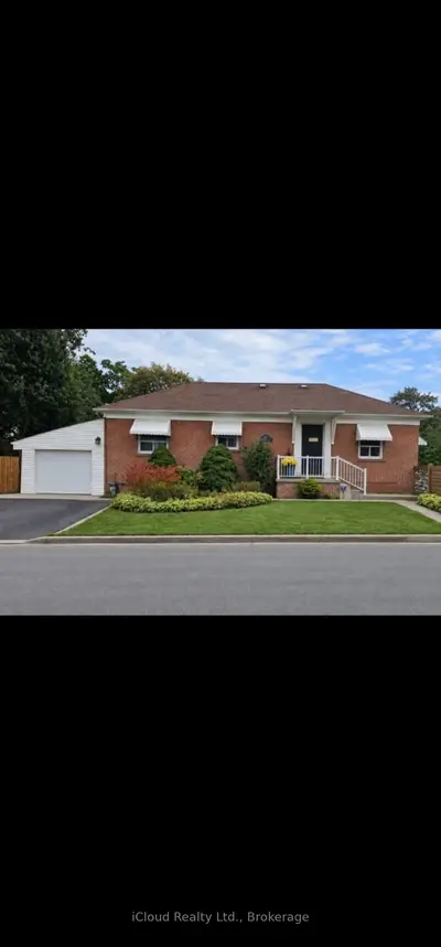 27 Inchcliffe Crescent Upper, Toronto, On M9p 2n2