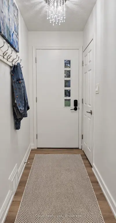 27 Inchcliffe Crescent Upper, Toronto, On M9p 2n2