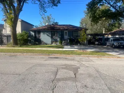 100 Stavely Crescent, Toronto, On M9w 2c8