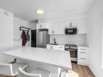 148 Glenlake Avenue 9, Toronto, On M6p 1e7