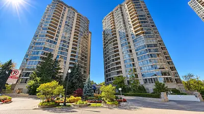 55 Kingsbridge Garden Circle 210, Mississauga, On L5r 1y1