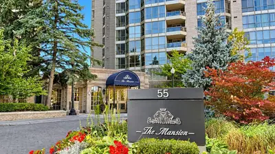 55 Kingsbridge Garden Circle 210, Mississauga, On L5r 1y1
