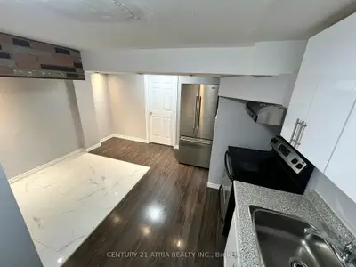 39 Frankton Crescent Lower, Toronto, On M3j 1c2