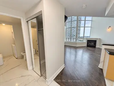 250 Manitoba Street 838, Toronto, On M8y 4g8