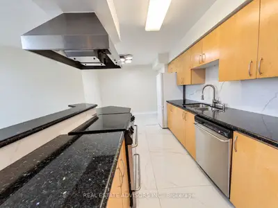 250 Manitoba Street 838, Toronto, On M8y 4g8