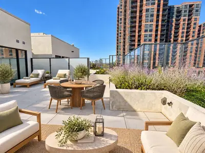 1 Vine Avenue 502, Toronto, On M6p 0c8