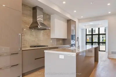 138 East Street 4, Oakville, On L6l 0h9