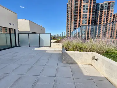 1 Vine Avenue 503, Toronto, On M6p 0c8