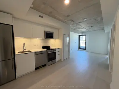1 Vine Avenue 503, Toronto, On M6p 0c8
