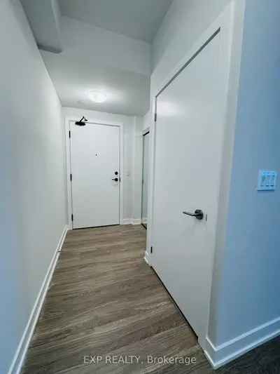 4130 Parkside Village Drive 3505, Mississauga, On L5b 0l7