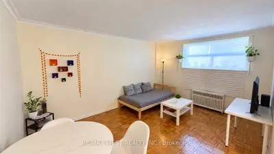 10 Crown Hill Place 29, Toronto, On M8y 4c6