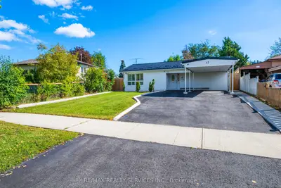 17 Avening Drive, Toronto, On M9v 1y2