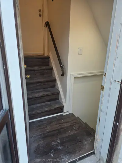 918 Islington (bsmnt) Avenue, Toronto, On M8z 4p3