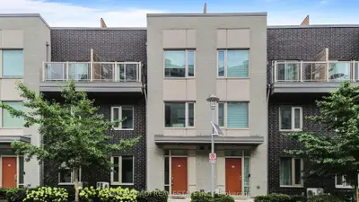 26 Applewood Lane 46, Toronto, On M9c 0c1