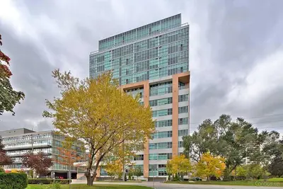 2 Fieldway Road 316, Toronto, On M8z 3l1