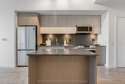 133 Bronte Road Bo908, Oakville, On L6l 3c1