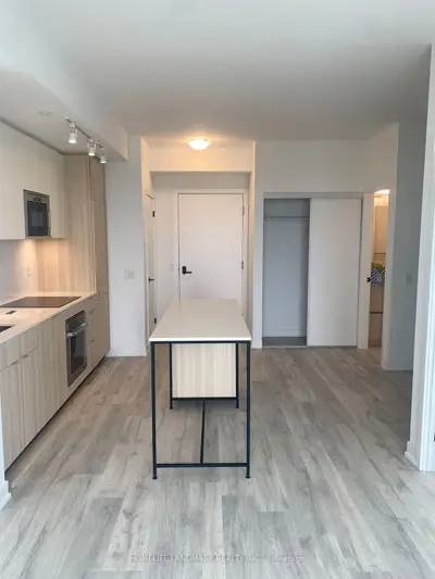 220 Missinnihe Way 1009, Mississauga, On L5h 1g5