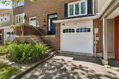 32 Lansing Square, Brampton, On L6z 1e6