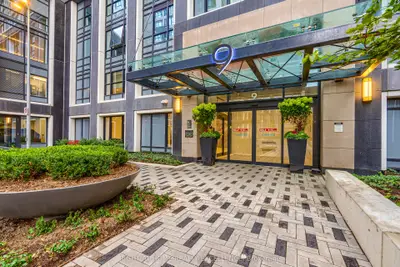 9 Mabelle Avenue 2420, Toronto, On M9a 0e1