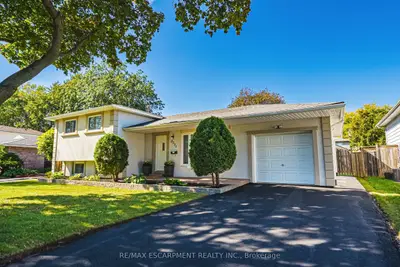 2231 Urwin Crescent, Oakville, On L6l 2t3
