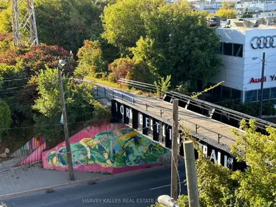 2433 Dufferin Street 510, Toronto, On M6e 0b4