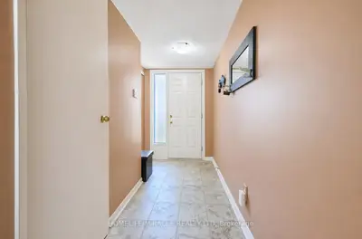 63 Mccallum Court, Brampton, On L6w 3m4