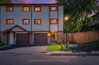 63 Mccallum Court, Brampton, On L6w 3m4