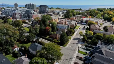 11 Pine Avenue N, Mississauga, On L5h 2p7