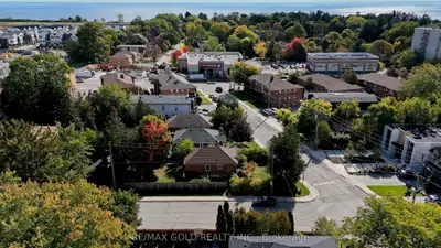 11 Pine Avenue N, Mississauga, On L5h 2p7