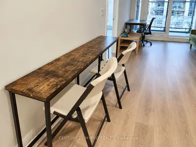 1037 The Queensway 218, Toronto, On M8z 0h5