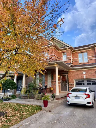 24 Aird Court Lower, Milton, On L9t 3y1