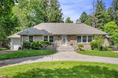 11 Ben Machree Drive, Mississauga, On L5h 2s2