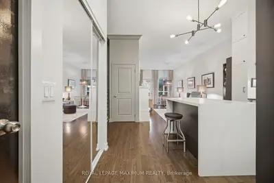 8 Fieldway Road 104, Toronto, On M8z 0c3