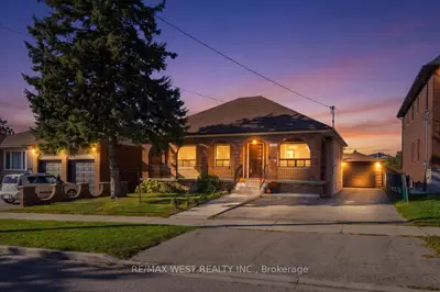 198 Rustic Road, Toronto, On M6l 1w4