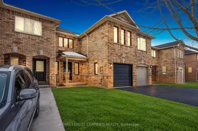 2493 Newcastle Crescent, Oakville, On L6m 4p3