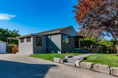 1041 Shepherd's Drive, Burlington, On L7t 3r4