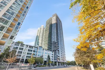223 Webb Drive 1709, Mississauga, On L5b 0e8