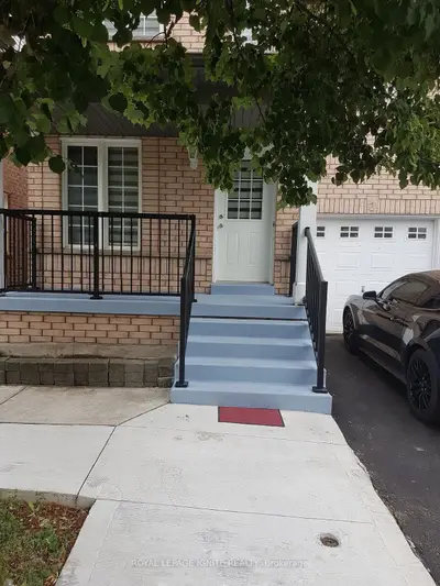 26 Roxton Crescent, Brampton, On L7a 2e7