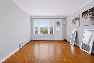 32 Dynevor Road Main, Toronto, On M6e 3x1