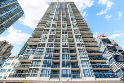 223 Webb Drive 1611, Mississauga, On L5b 0e8