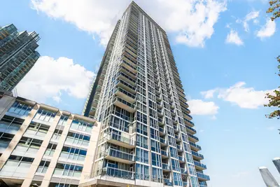 223 Webb Drive 1611, Mississauga, On L5b 0e8